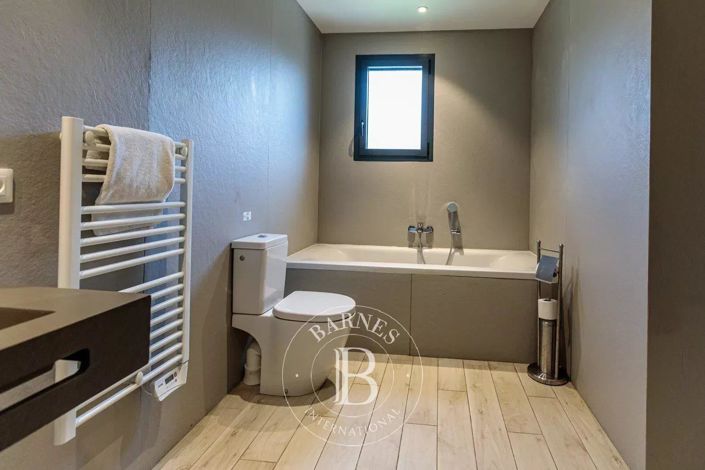 Image No.6-3 Bed House for sale