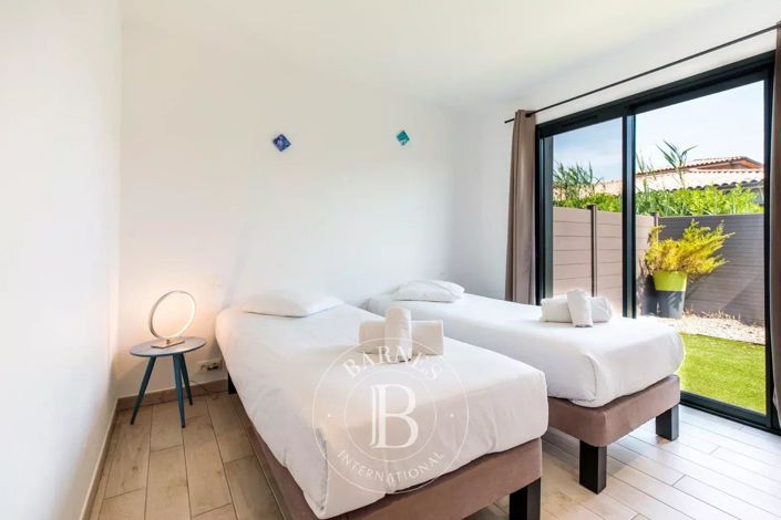 Image No.9-3 Bed House for sale