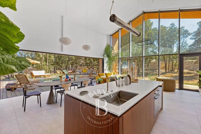 Image No.10-5 Bed House for sale