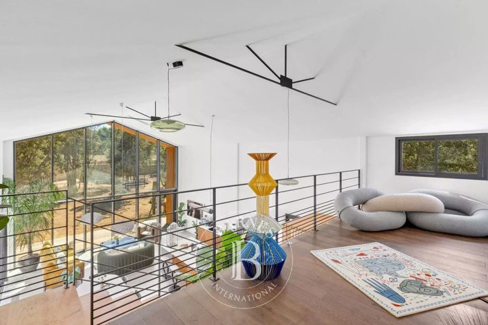 Image No.14-5 Bed House for sale