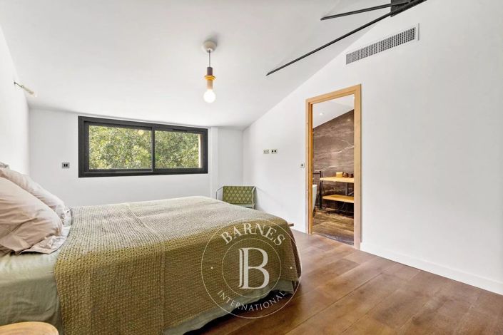 Image No.16-5 Bed House for sale