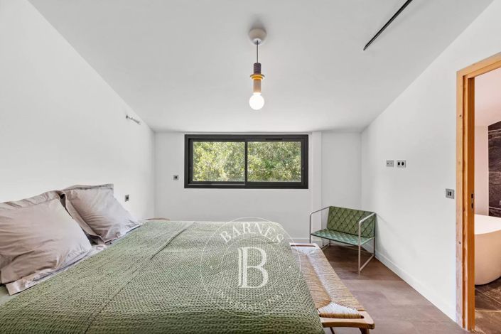 Image No.18-5 Bed House for sale