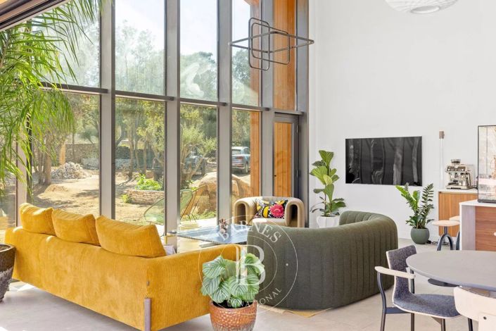 Image No.5-5 Bed House for sale