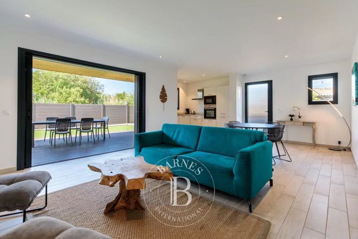 Image No.11-3 Bed House for sale