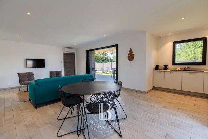 Image No.2-3 Bed House for sale