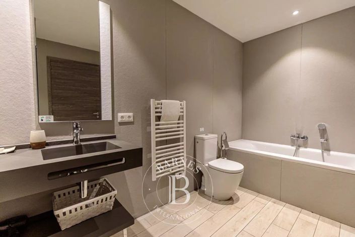 Image No.11-3 Bed House for sale