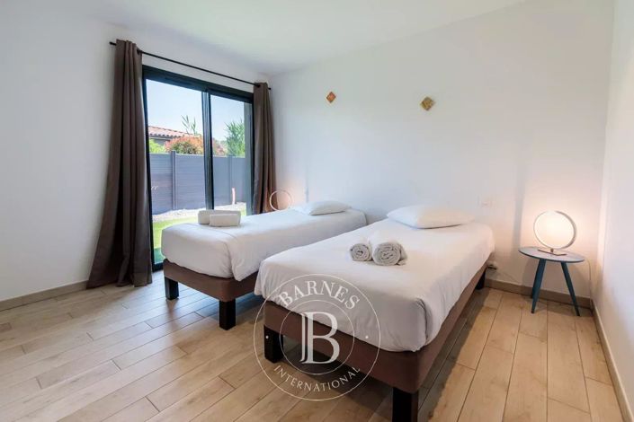 Image No.6-3 Bed House for sale