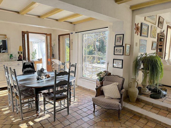 Image No.10-8 Bed House for sale