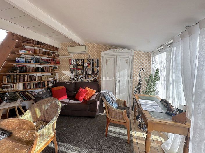 Image No.12-8 Bed House for sale