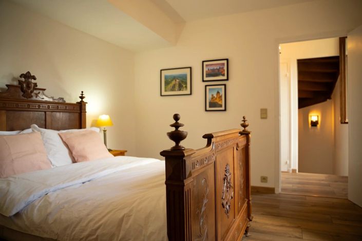 Image No.8-5 Bed House for sale