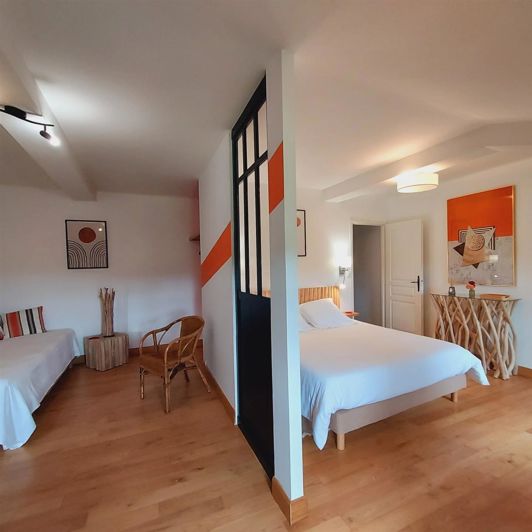 Image No.24-5 Bed House for sale