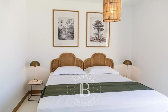 Image No.6-4 Bed House for sale