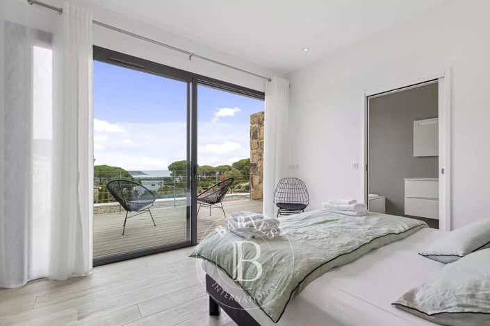 Image No.11-5 Bed House for sale