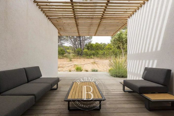 Image No.15-5 Bed House for sale