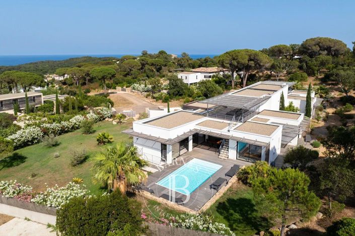 Image No.17-5 Bed House for sale