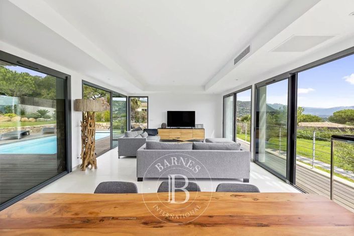 Image No.3-5 Bed House for sale