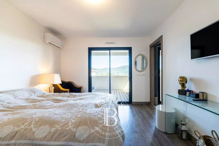 Image No.10-5 Bed Apartment for sale