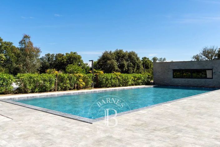 Image No.12-5 Bed Apartment for sale