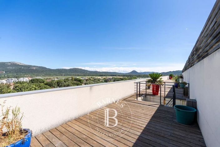 Image No.5-5 Bed Apartment for sale