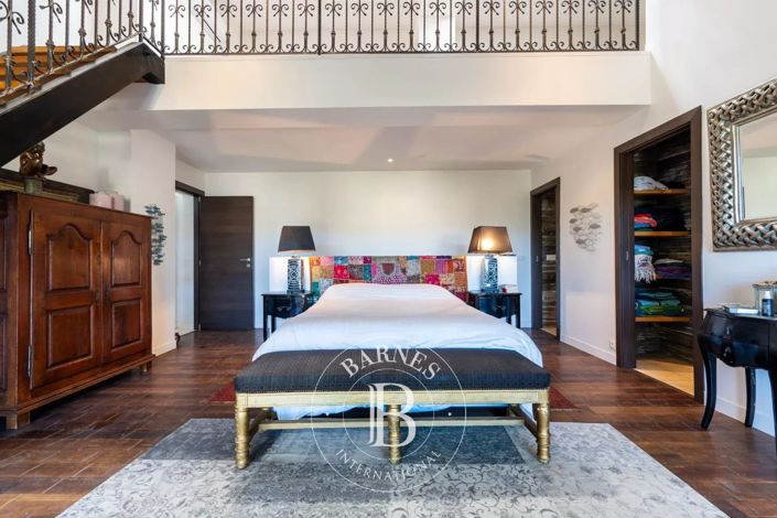 Image No.9-5 Bed Apartment for sale