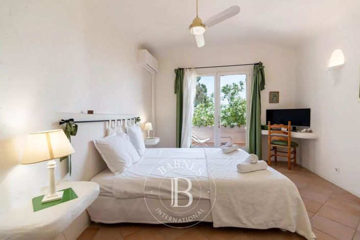 Image No.10-6 Bed House for sale