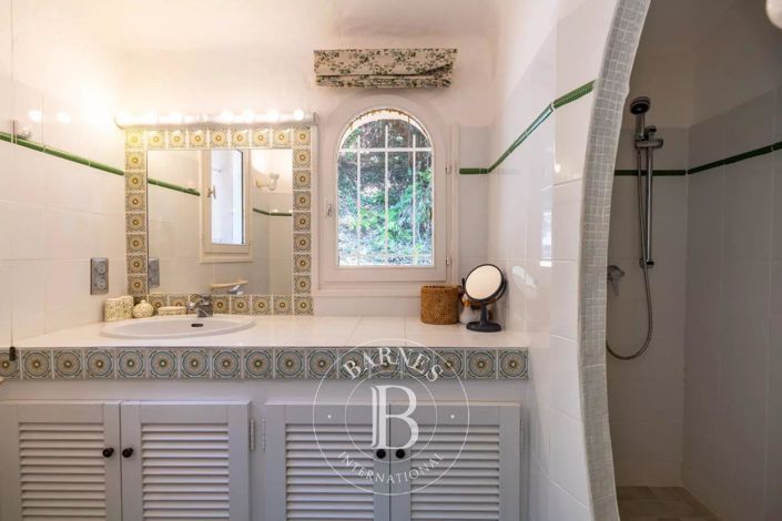 Image No.19-6 Bed House for sale