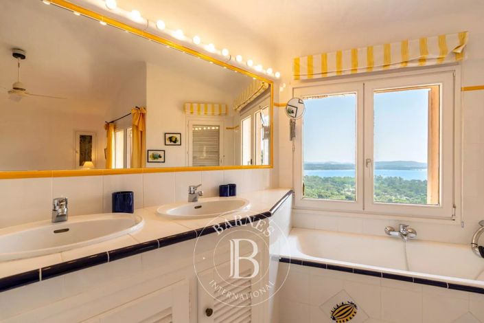 Image No.21-6 Bed House for sale