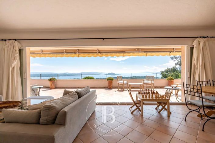 Image No.5-6 Bed House for sale