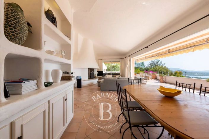 Image No.8-6 Bed House for sale