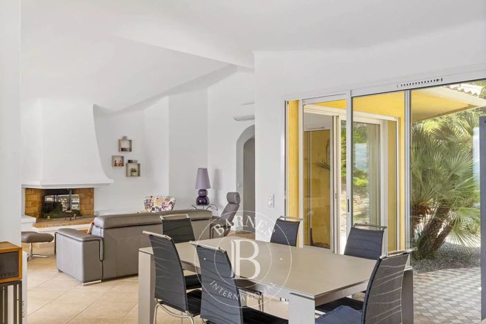 Image No.3-3 Bed House for sale