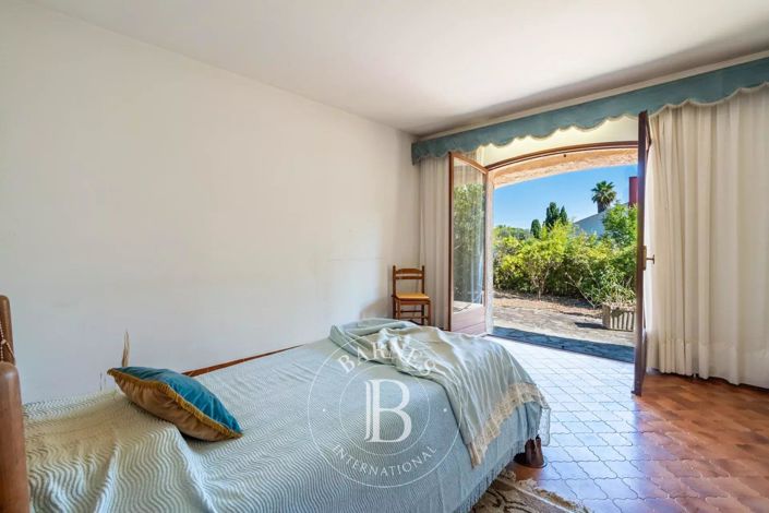 Image No.10-5 Bed House for sale