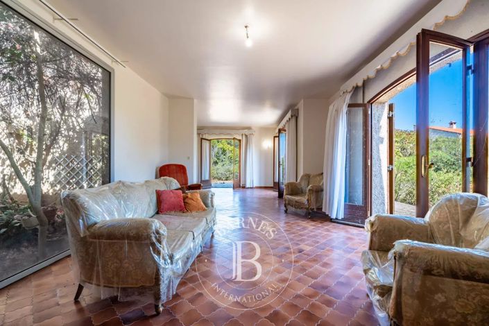 Image No.5-5 Bed House for sale