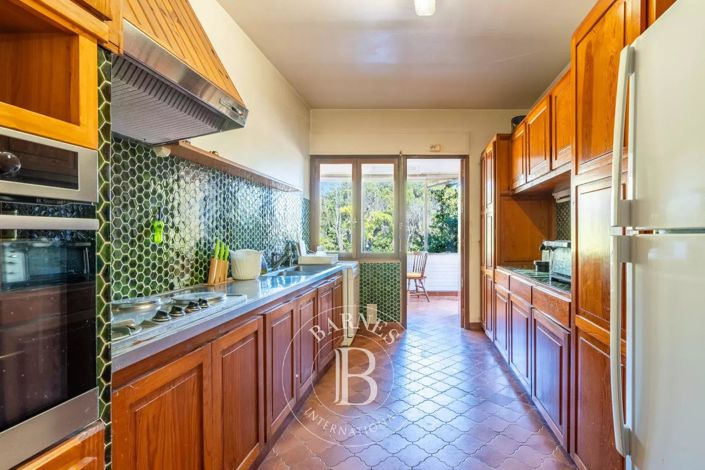 Image No.7-5 Bed House for sale