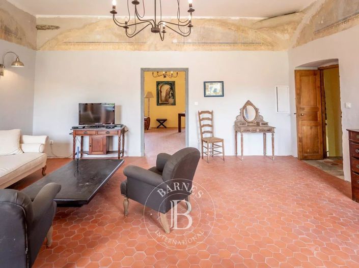 Image No.15-11 Bed House for sale