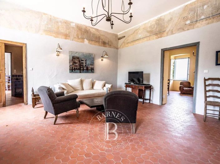 Image No.16-11 Bed House for sale