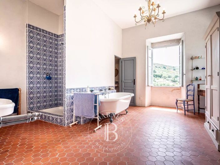 Image No.20-11 Bed House for sale