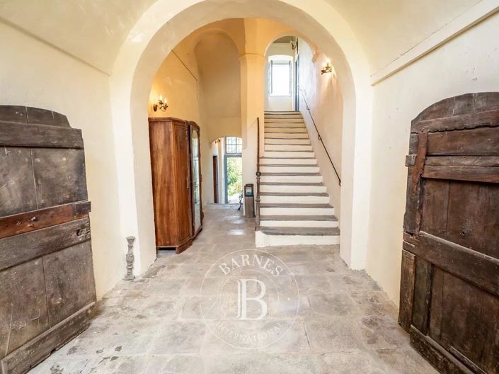 Image No.6-11 Bed House for sale