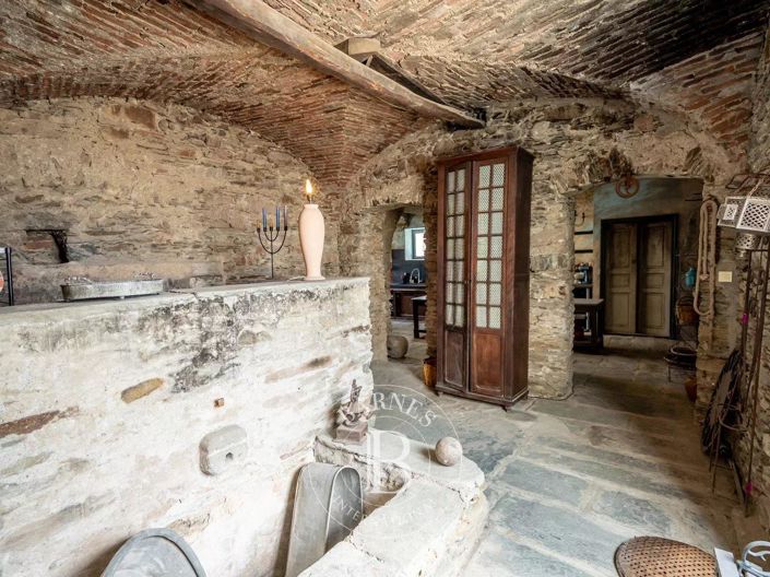 Image No.7-11 Bed House for sale