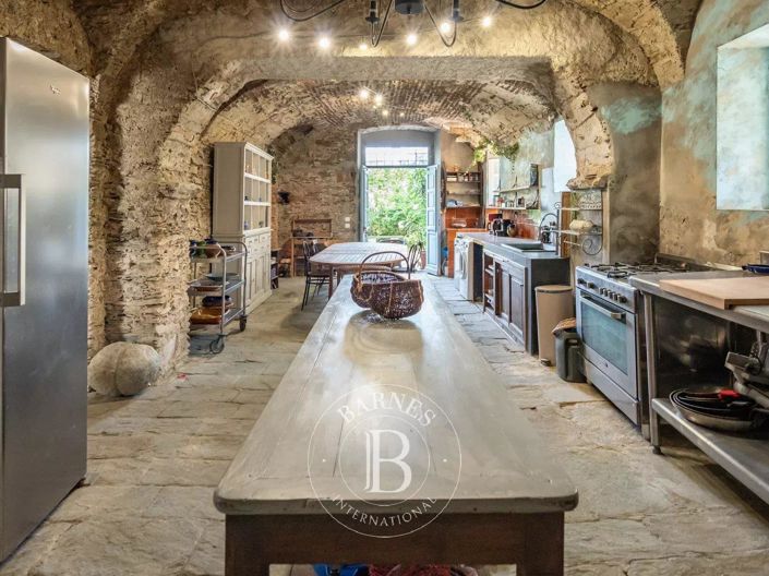 Image No.8-11 Bed House for sale