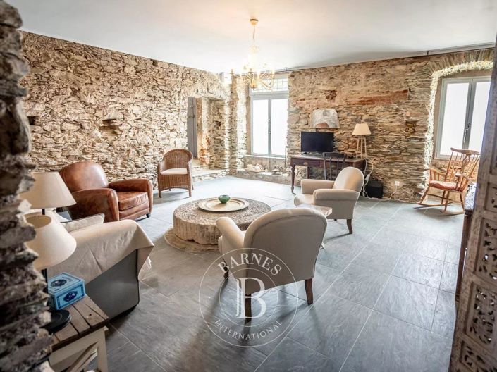 Image No.9-11 Bed House for sale