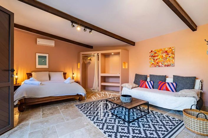 Image No.21-5 Bed House for sale