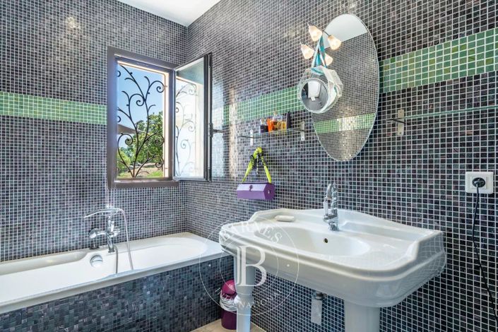 Image No.10-5 Bed House for sale