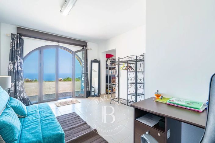 Image No.11-5 Bed House for sale