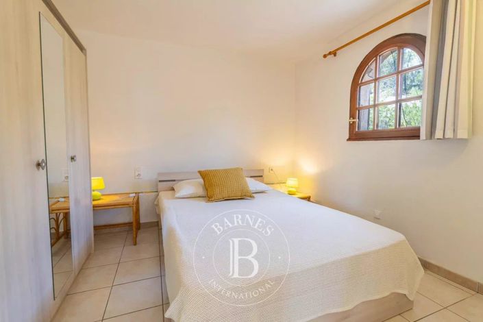 Image No.8-4 Bed House for sale