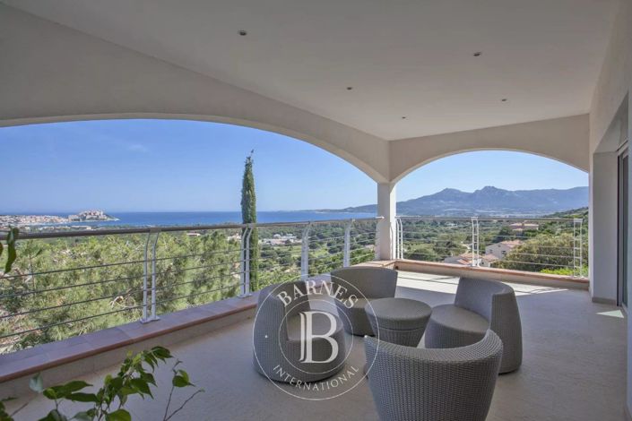 Image No.2-7 Bed House for sale