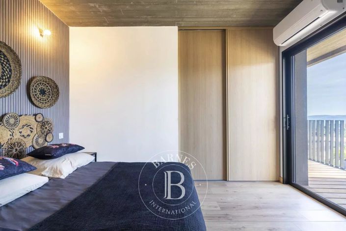 Image No.8-4 Bed House for sale