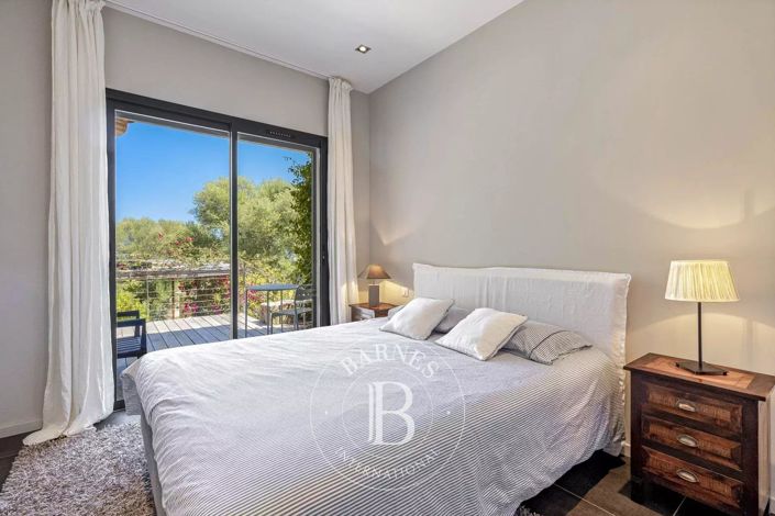 Image No.12-5 Bed House for sale