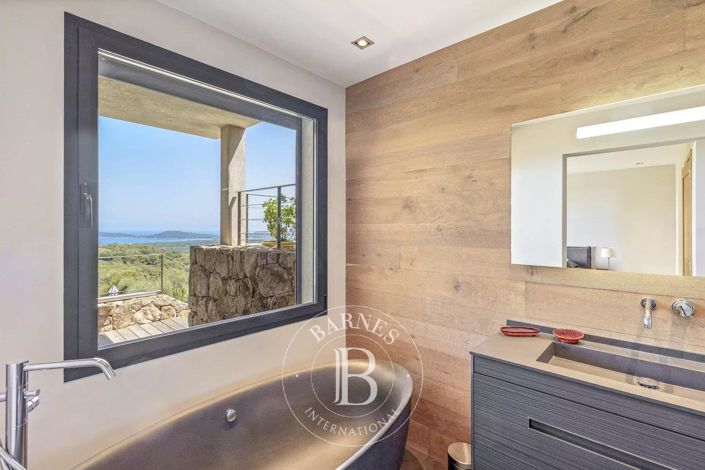 Image No.16-5 Bed House for sale