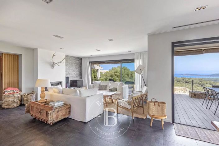 Image No.3-5 Bed House for sale