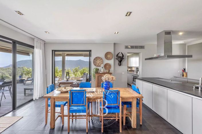 Image No.4-5 Bed House for sale